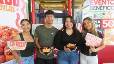 El equipo de Grupo Comidas durante el lanzamiento del nuevo cerdo agridulce, en la sucursal de Chinawok Jardines del Valle.