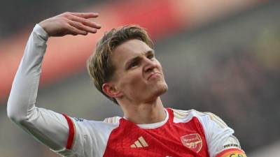 Arsenal refuerza su liderato en la Premier y mete presión al City