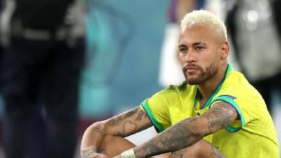 Los problemas no paran para Neymar. El jugador brasileño no la pasa nada bien, desde escándalos, la lesión que lo mantendrá fuera por varios meses y los detalles extra futbolísticos que lo rodean.
