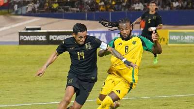 Andy Nájar durante el encuentro ante Jamaica en Kingston.