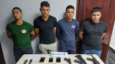 Los cuatro detenidos viajaban en un vehículo por la carretera CA-13 con armas de grueso calibre escondidas.