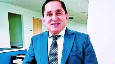 Ulloa renunciaría el lunes, se informó.