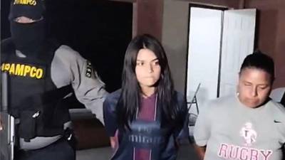 Las detenidas resguardadas por agentes de la Dipampco.