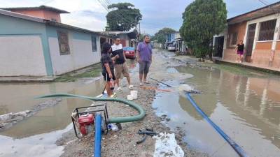 Los equipos municipales están llevando bombas achicadoras para ayudar en viviendas en los sectores afectados.