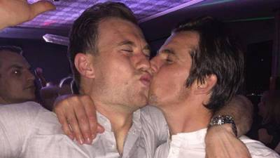 Reconocido exfutbolista ha sido condenado a prisión por sorprendente motivo que genera diversos comentarios.