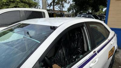 El taxi que conducía Alexander Hernández, fue llevado a la sede policial como indicio para las investigaciones.