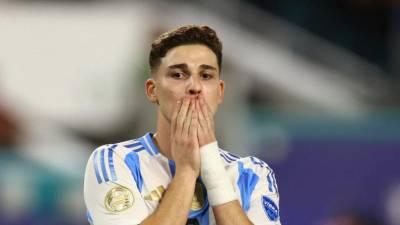 Julián Álvarez con la selección de Argentina es una de las figuras que estará en el fútbol de los Juegos Olímpicos de París 2024.