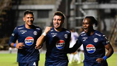 Agustín Auzmendi y Rubilio se dieron un festín en la paliza del Motagua ante Victoria.