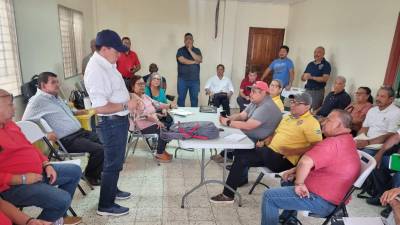 Las centrales obreras exigieron ayer en La Ceiba atender la problemática dle Seguro Social.