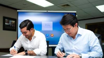 <b>El acuerdo fue firmado por el secretario de Infraestructura y Transporte (SIT), OctavioPineda, y las autoridades de Covi Honduras.</b>