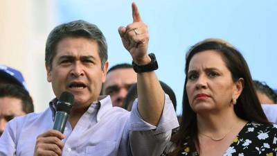 Fotografía de archivo del expresidente Juan Orlando y su esposa Ana García de Hernández.