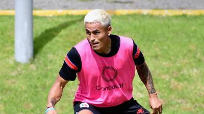 Andy Nájar durante uno de los entrenamientos con Olimpia.