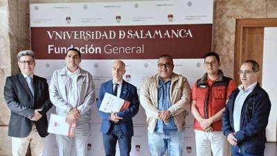 Autoridades del Instituto Nacional de Previsión del Magisterio (INPREMA) y la Fundación General de la Universidad de Salamanca.