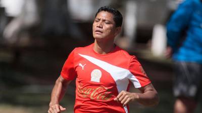 El destacado exfutbolista hondureño Óscar “Pescado” Bonilla ha sido acusado por el Ministerio Público de supuestamente liderar una organización de tráfico de drogas.