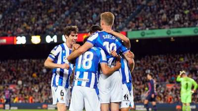 Jugadores de la Real Sociedad celebrando el segundo gol del partido contra el Barcelona.