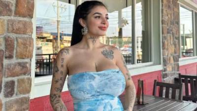 Karely Ruiz presumiendo su embarazo.