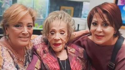 Silvia Pinal con su hija Sylvia Pasquel y Alejandra Guzmán.