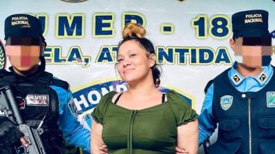 La mujer que fue detenida por golpear a su pareja en Tela.