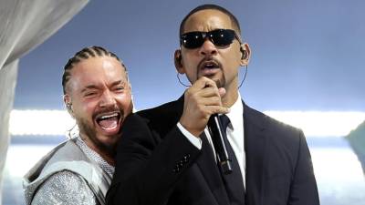 J Balvin y Will Smith en su presentación en el Festival de Coachella.
