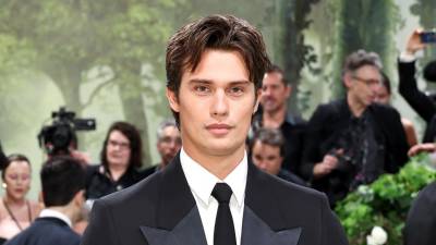 El actor Nicholas Galitzine.
