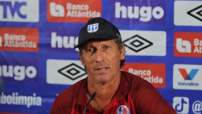 Pedro Troglio habló del importante partido de Honduras ante Costa Rica, duelo que ve muy parejo.