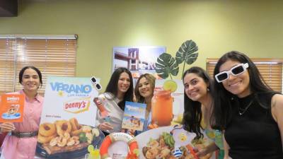 Ejecutivas de mercadeo Susana Gamero e Isabella López realizaron el lanzamiento oficial de los nuevos platillos de verano ya disponibles en los restaurantes Denny’s.