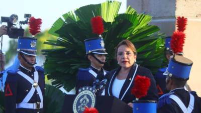 Xiomara Castro estuvo en la izada de la bandera este domingo en el cerro Juana Laínez de Tegucigalpa.