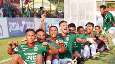 El Marathón celebró a lo grande su triunfo contra el Real España en el Clásico sampedrano en el Yankel.