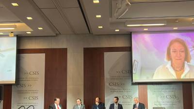 Participaron en el evento varios altos cargos designados por la administración Biden, miembros del Congreso de los Estados Unidos, funcionarios del gobierno del Triángulo Norte, así como ejecutivos de bancos comerciales y de desarrollo.