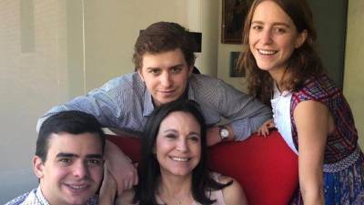 El pasado 10 de octubre, el Comité Noruego del Nobel decidió otorgar el Premio Nobel de la Paz 2025 a la venezolana María Corina Machado. La instancia que otorga el galardón señaló que el reconocimiento se le otorga a la política “por su lucha por lograr una transición justa y pacífica de la dictadura a la democracia”.