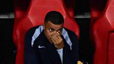 Kylian Mbappé sufrió en el banquillo de suplentes durante el Francia vs Países Bajos que finalizó empatado 0-0-.