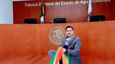 El Tribunal Electoral de Aguascalientes tiene a su primer Magistrado, se trata del doctor <b>Jesús Ociel Baena Saucedo,</b> quien rindió protesta como magistrado no binario.