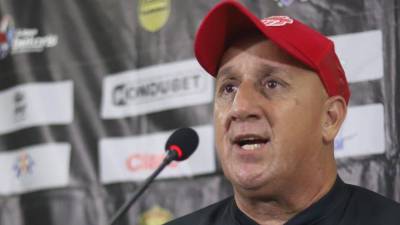 El uruguayo Leo Rodríguez fue destituido del banquillo del Vida.