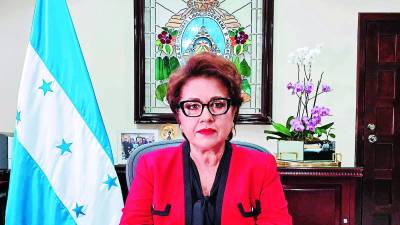 <b>Rebeca Ráquel está de viaje en China.</b>