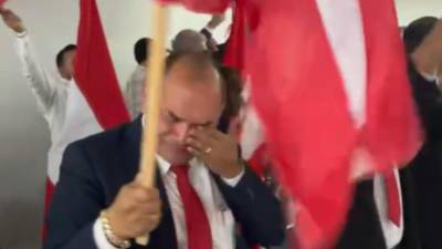 VIDEO: Diputado de Libre rompe en llanto tras volver al Partido Liberal