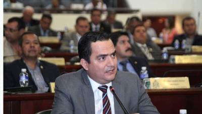 Mario Pérez, diputado que está acusado de amenazar a un guardia de seguridad.