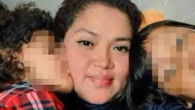Karla Yesenia Flores Zúñiga, de 37 años y madre de dos niños, fue asesinada a balazos cuando salía de su vivienda en la colonia Nueva Esperanza, Tegucigalpa.