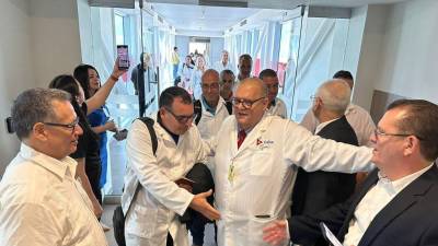 <b>Las autoridades recibieron a los especialistas.</b>