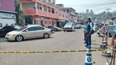 La víctima mortal conducía un automóvil dorado.