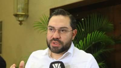 El precandidato presidencial por el Partido Liberal, Jorge Cálix, en declaraciones a periodistas en San Pedro Sula.