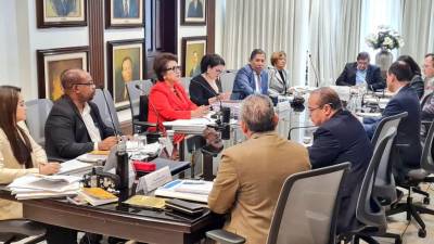 Rebeca Ráquel Obando, presidenta de la CSJ encabeza el pleno de magistrados en Tegucigalpa.