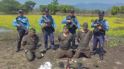 Los tres detenidos fueron presentados por la Policía Nacional.