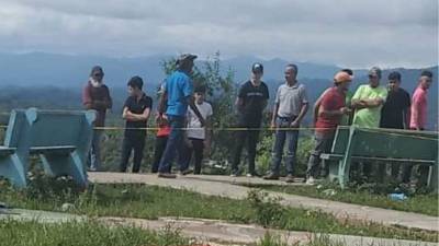 Los cuerpos de Melvin Solís y Damaris Hernández quedaron a unos dos metros de distancias en el parque Lomas de la Cruz del barrio Guadalupe de San Marcos, Santa Bárbara.