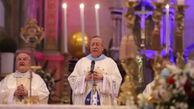 Cardenal Óscar Andrés Rodríguez durante una homilía.