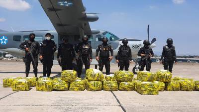 Fuerzas de Seguridad de Guatemala trasladaron la cocaína decomisada a un cuartel en Baja Verapaz.