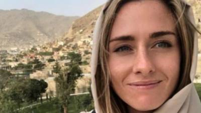 Charlotte Bellis quedó varada en Afganistán tras cuestionar a los talibanes si respetarían los derechos de las mujeres.