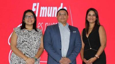 Ejecutivos de Davivienda que participaron en el lanzamiento de “El Profe de Finanzas”, el primer asistente de Educación Financiera en Honduras.