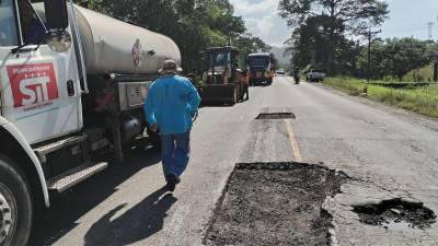 Fotografía de los baches en la carretera CA-13.