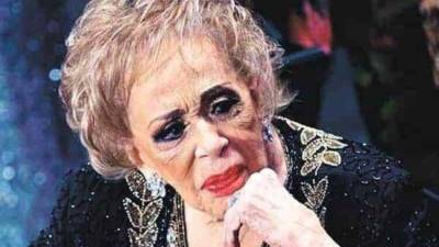 La primera actriz Silvia Pinal.