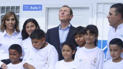 Emilio ‘El Buitre’ Butragueño, leyenda del Real Madrid, se encuentra en Honduras y fue sorprendido tras llegar al territorio hondureño.